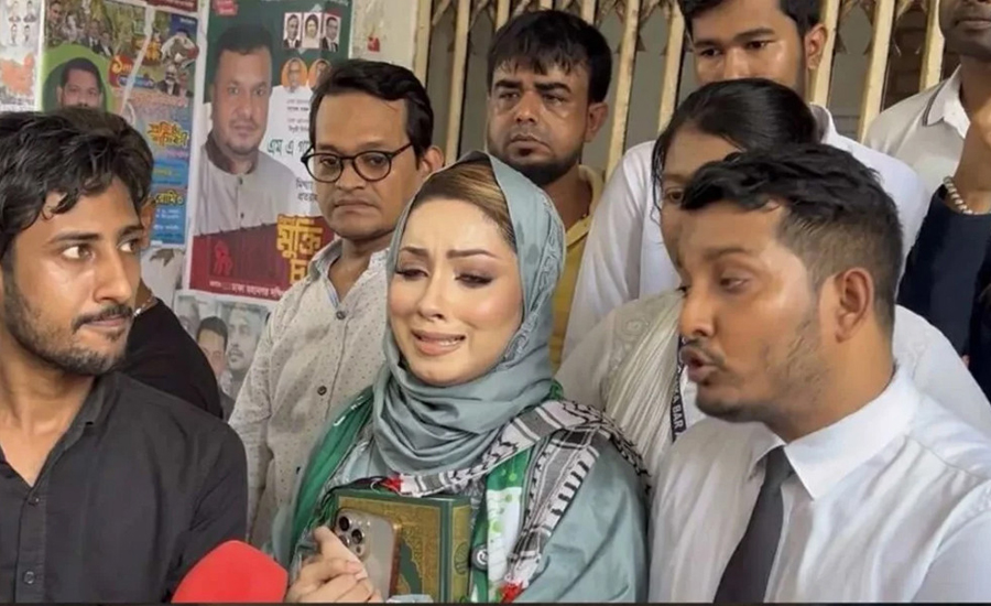 কোরান হাতে নিয়ে অঝোরে কাঁদলেন মেঘনা আলম