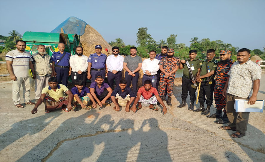 তাড়াশে আটজন শামুক বিক্রেতার বিরুদ্ধে আর্থিক জড়িমানা- মামলা দায়ের