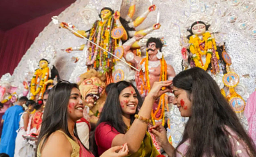দশমী আজ, বিসর্জনের মধ্য দিয়ে শেষ হচ্ছে শারদীয় দুর্গোৎসব
