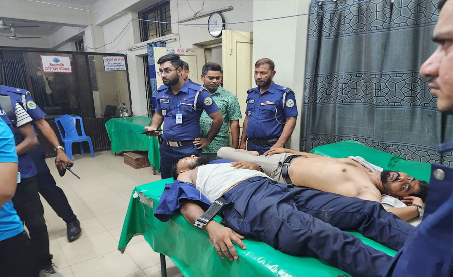 পটুয়াখালীতে সন্ত্রাসী হামলায় ৭ পুলিশসহ আহত ৮ গ্রেফতার ৩