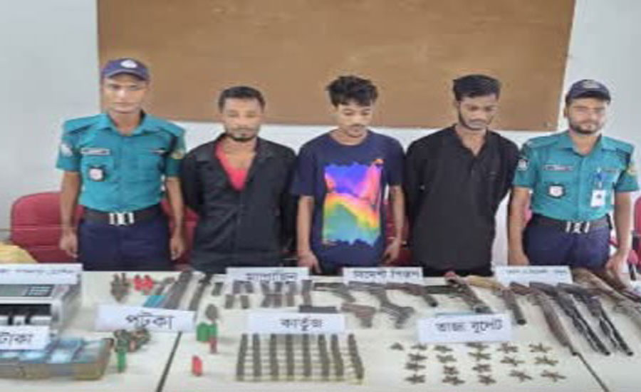 চট্টগ্রামের বহদ্দারহাট এলাকা থেকে অস্ত্র ও গোলাবারুদসহ গ্রেপ্তার ৩