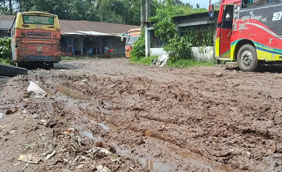 ইজারা হয় প্রতিবছর, উন্নয়ন নেই অবহেলায় ফেনীর মহিপাল বাস টার্মিনাল