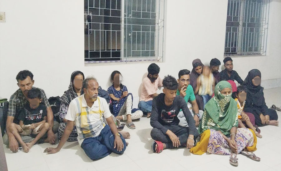 সাতক্ষীরা সীমান্তের বিএসএফের হাতে আটক ১৬ বাংলাদেশিকে বিজিবির কাছে হস্তান্তর