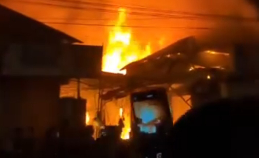 গাজীপুরের কাশিমপুরে জিরানী কাঁচা বাজারে ভয়াবহ অগ্নিকাণ্ড, ১০ দোকান পুরে ছাই