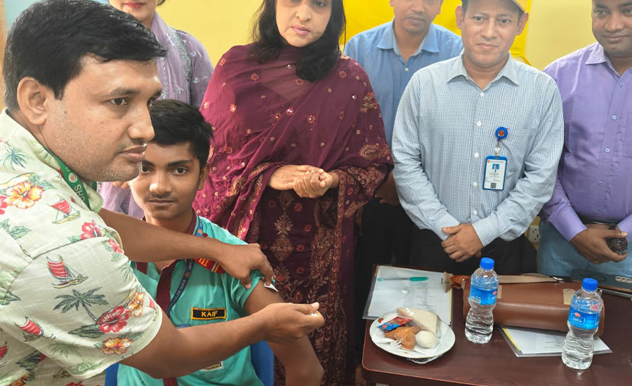 গাজীপুরে টাইফয়েড প্রতিরোধে টিকাদান কর্মসূচি উদ্বোধন