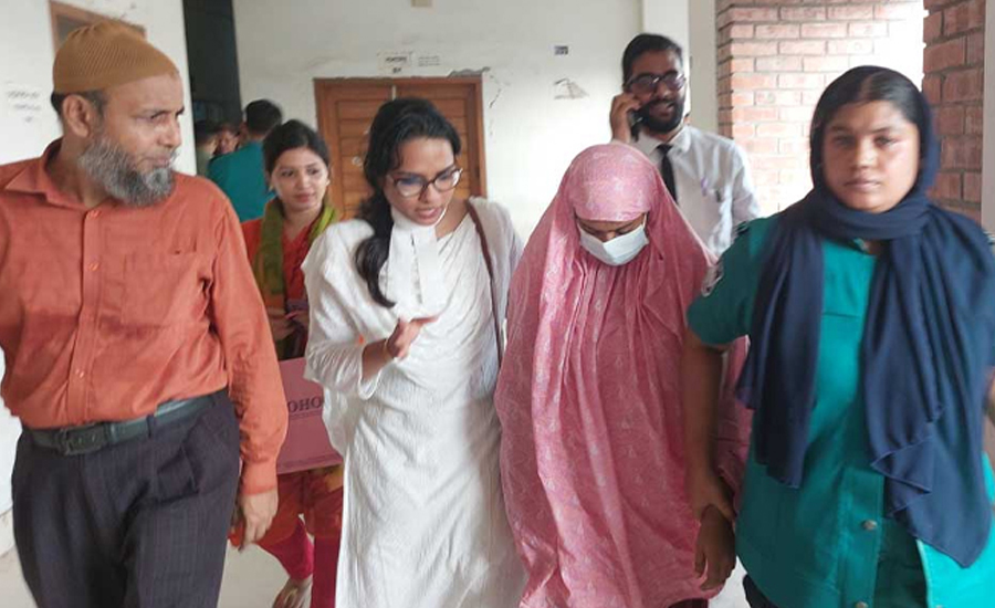 ঢাবি ছাত্রীকে মারধর,  কারণ ব্যাখ্যায় যা বললেন পরিচালক