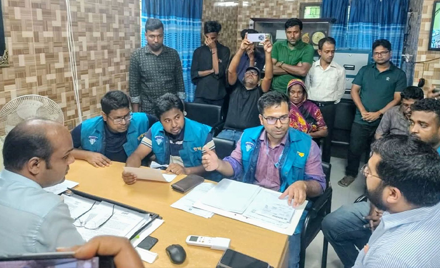 শ্যামনগর উপজেলা স্বাস্থ্য কমপ্লেক্সে দুদকের অভিযান, ৭জনের জেল-জরিমানা