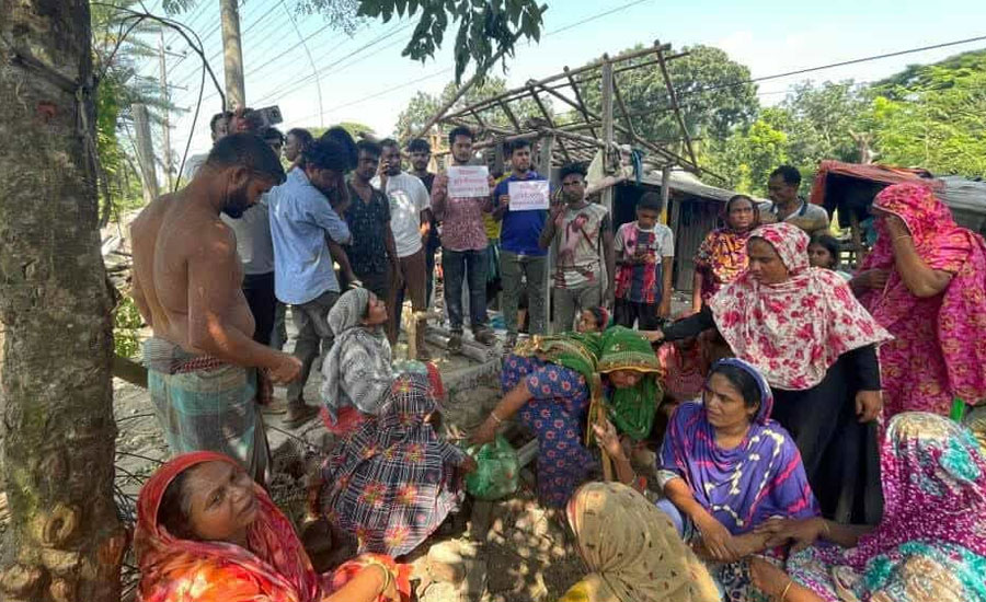 শ্যামনগরে রোডস এন্ড হাইওয়ের উচ্ছেদ অভিযান, নিঃস্ব কিছু পরিবার