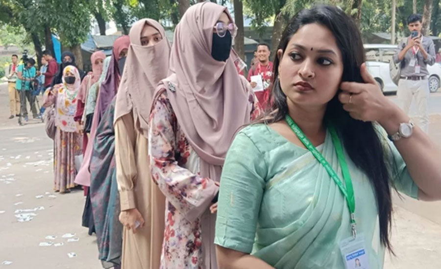 রাকসু নির্বাচন: উৎসবমুখর পরিবেশে ভোটগ্রহণ শুরু
