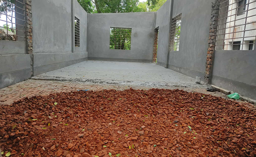 কুবিতে নিম্নমানের খোয়া ব্যবহারের অভিযোগে নির্মাণ কাজ বন্ধ 
