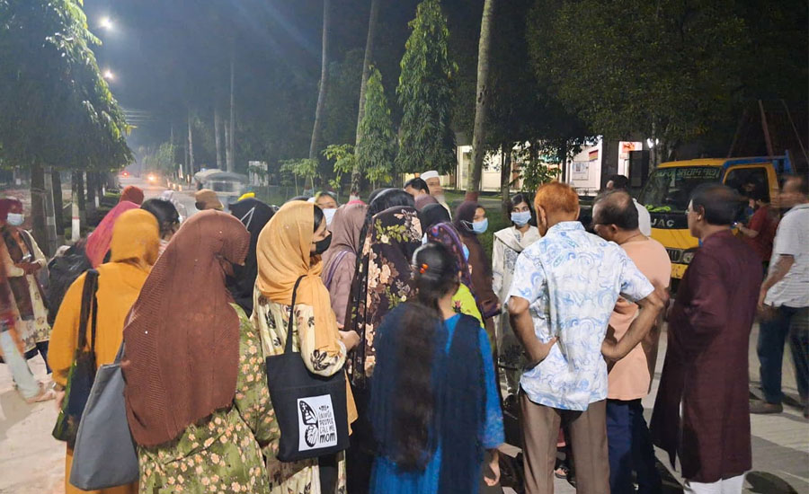 বাকৃবিতে জুনিয়রদের আগে আসন দেওয়ায় সিনিয়রদের বিক্ষোভ, দাবি খালেদা জিয়া হলে আসন চাই