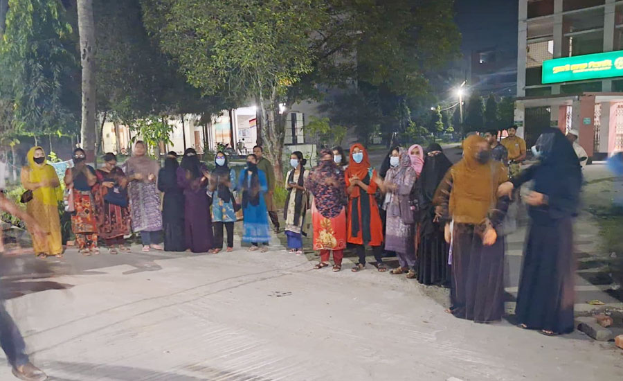 বাকৃবিতে জুনিয়রদের আগে আসন দেওয়ায় সিনিয়রদের বিক্ষোভ, দাবি খালেদা জিয়া হলে আসন চাই