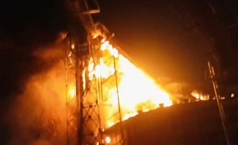 সোনারগাঁয়ে মেঘনা গ্রুপের চিনি কারখানায় অগ্নিকাণ্ড, দেড়ঘন্টা চেষ্টার পর আগুন নিয়ন্ত্রণে 