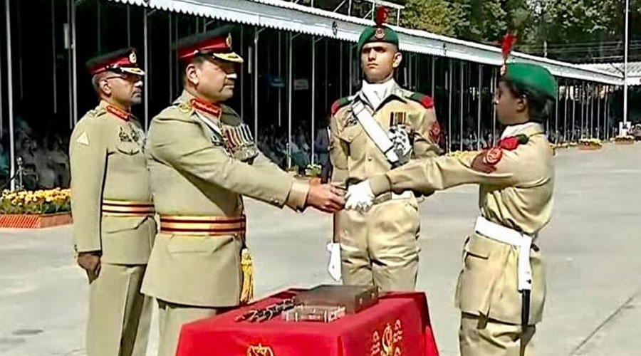 পাকিস্তান সামরিক একাডেমির প্যারেডে সম্মাননা পেলেন বাংলাদেশ সেনাবাহিনীর জান্নাতুল মাওয়া