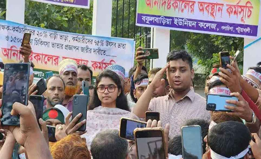 শিক্ষকদের আন্দোলন চালিয়ে যাওয়ার পরামর্শ হাসনাত ও জারার