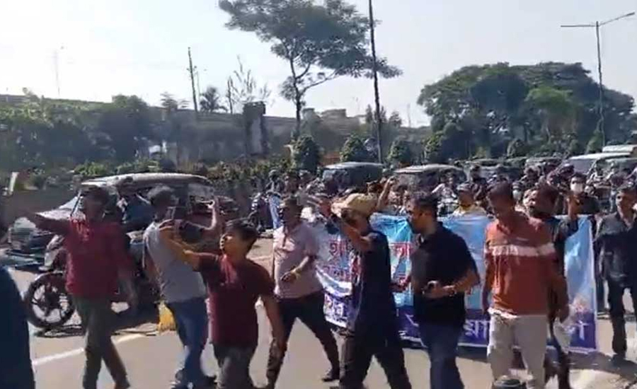রাজধানীতে ঝটিকা মিছিল, আওয়ামী লীগের ১৩১ নেতাকর্মী গ্রেপ্তার