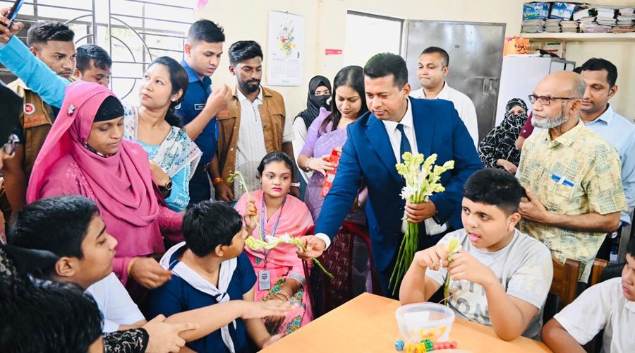 মানবিক ডিসি জাহিদুল ইসলাম মিঞা: বিশেষ চাহিদাসম্পন্ন শিশুদের পাশে