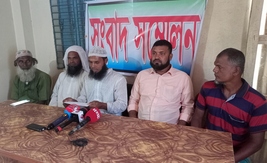 গলাচিপায় ভূমিহীনদের জমি জবরদখলে পায়তারার প্রতিবাদে সংবাদ সম্মেলন 