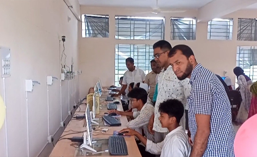 গলাচিপায় প্রবাসীর অর্থায়নে বিদ্যালয়ে কম্পিউটার ক্লাব উদ্বোধন