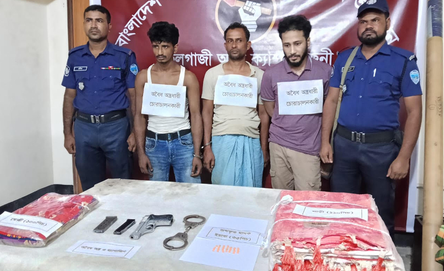 ফেনীতে যৌথ বাহিনীর অভিযানে অস্ত্র, ইয়াবা ও ভারতীয় পণ্যসহ ছাত্রলীগ ক্যাডার রানা আটক