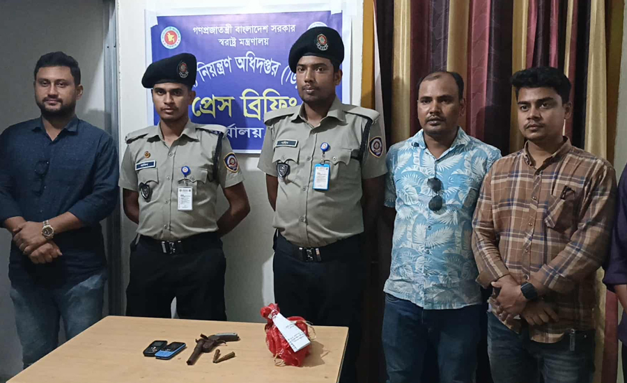 পঞ্চগড়ে দেশি পিস্তল, গুলি ও ফেনসিডিল উদ্ধার