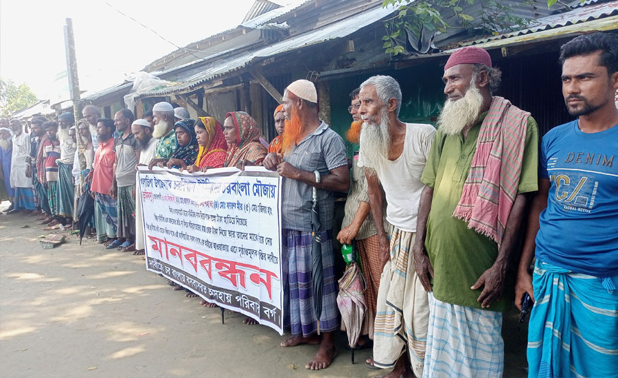 গলাচিপায় আশ্রাব মোল্লাসহ ভূমি দালাল চক্রের বিরুদ্ধে মানববন্ধন ও বিক্ষোভ 
