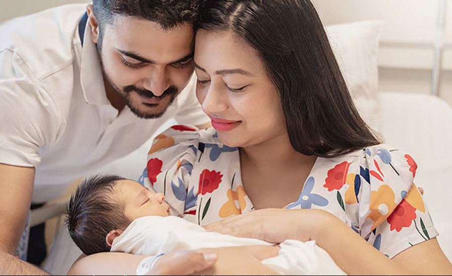 সন্তান জন্মের পর রোম্যান্স হারিয়ে যায়, দাম্পত্য জীবনে প্রেম ফেরাবেন যেভাবে