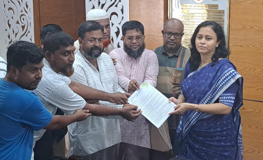 সার ডিলার হিসেবে স্বীকৃতি চেয়ে নাটোরে বীজ ব্যবসায়ীদের মানববন্ধন
