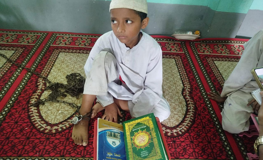 শিশু ওসমানের পায়ে শিকল বেঁধে পাঠদান, প্রশাসনের হস্তক্ষেপে মুক্ত