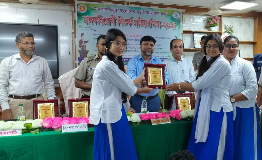 মাদক বিরোধী বিতর্ক প্রতিযোগিতায় চ্যাম্পিয়ন শ্যামনগর উপজেলার ছফিরুন্নেছা বালিকা বিদ্যালয় 