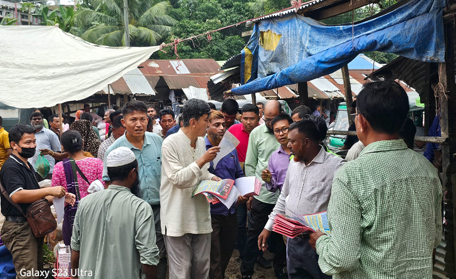 ঘিলাছড়ি বাজারে তারেক রহমানের ৩১ দফা রাষ্ট্রগঠন কর্মসূচির লিফলেট বিতরণে দীপেন দেওয়ান