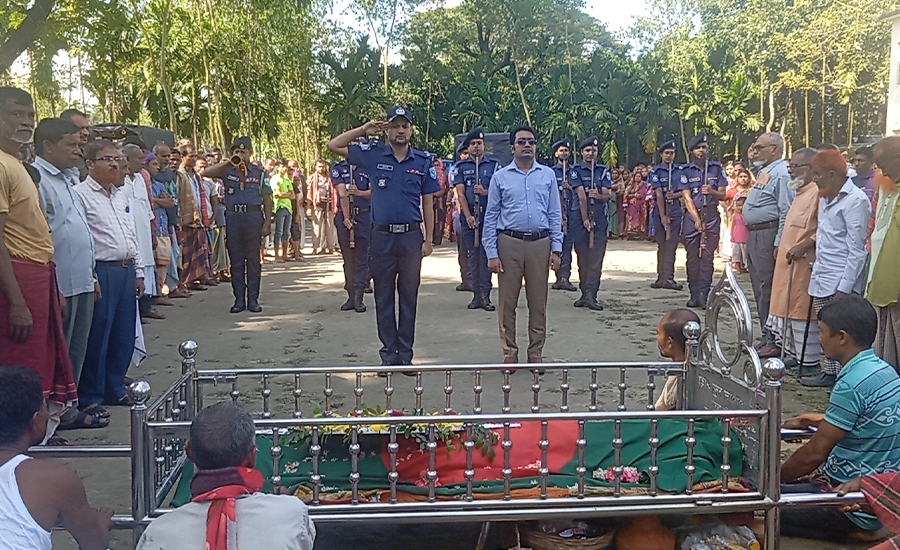 রাষ্ট্রীয় মর্যাদায় বীর মুক্তিযোদ্ধা তরনীকান্তর শেষকৃত্য সম্পন্ন