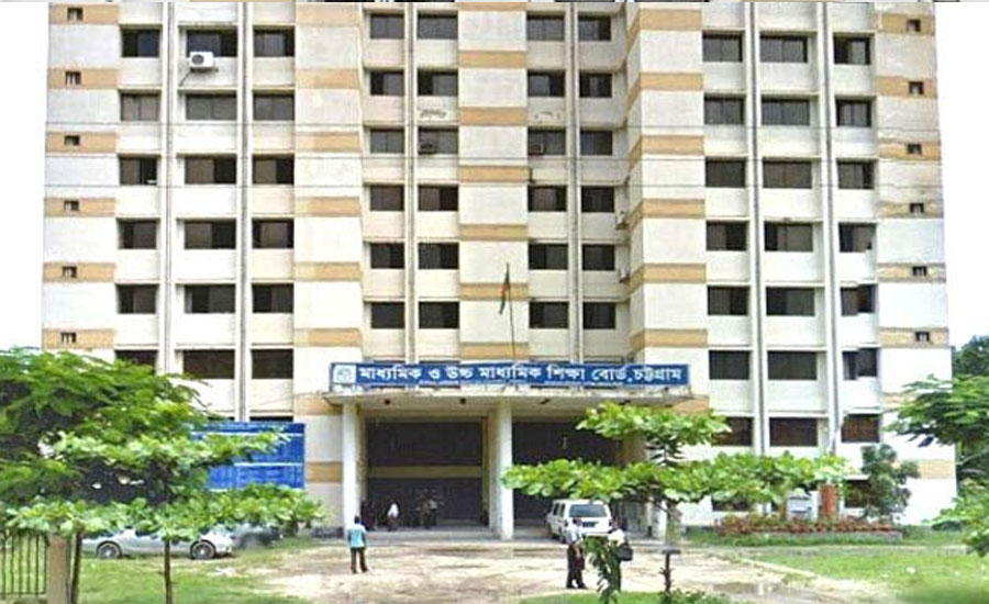 শিক্ষা বোর্ড চেয়ারম্যানের সঙ্গে অশোভন আচরণ, সাময়িক বরখাস্ত ২