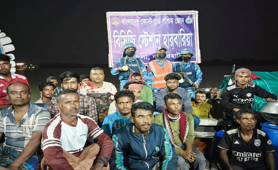 রাশ মেলা থেকে ফেরার পথে ইঞ্জিন বিকল ট্রলারসহ ৪২ যাত্রী উদ্ধার