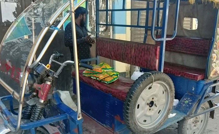 চিলমারীতে সরকারী সার ও বীজ বাহিরে বিক্রি