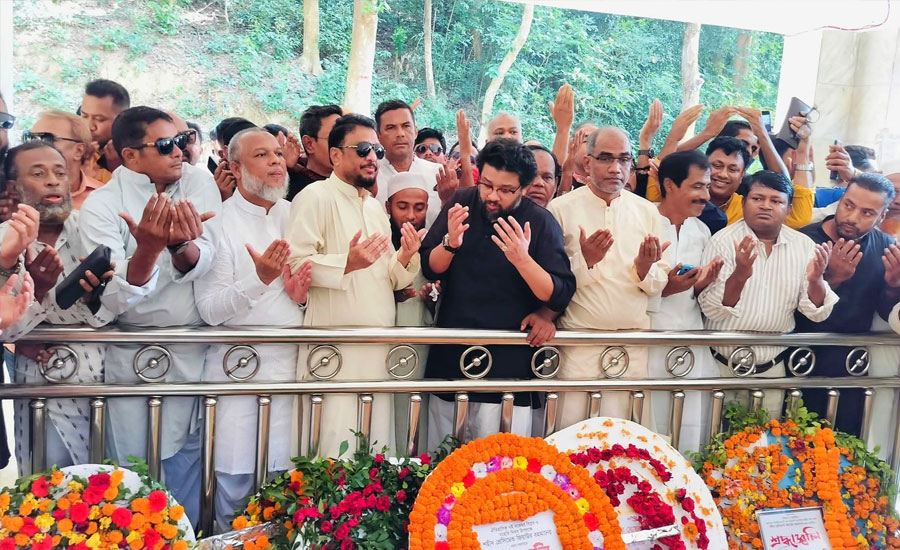 বিপ্লব ও সংহতি দিবসে শহীদ জিয়ার মাজারে হুমামের পুষ্পস্তবক অর্পণ