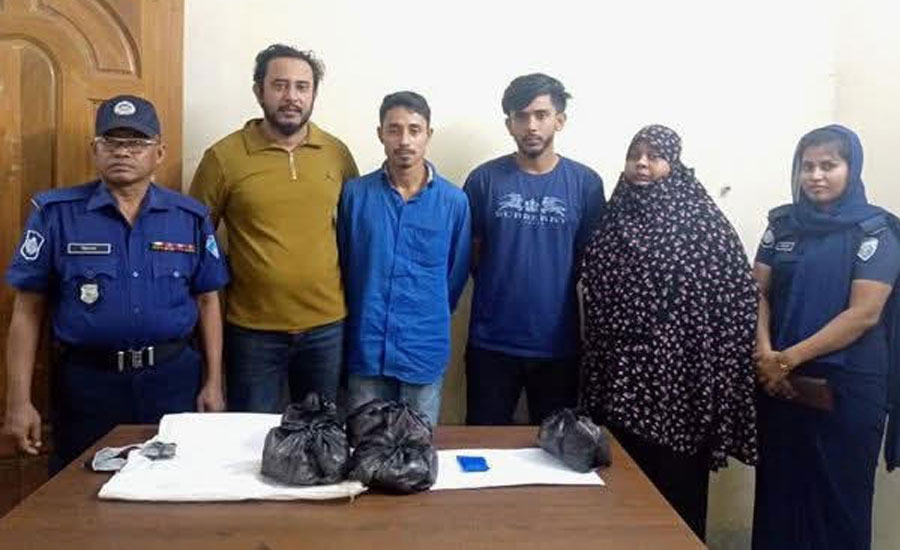 রাঙ্গুনিয়ার মাদক সম্রাট জলক্ক্যার আস্তানায় হানা,  ইয়াবাসহ ৪ জনকে গ্রেপ্তার