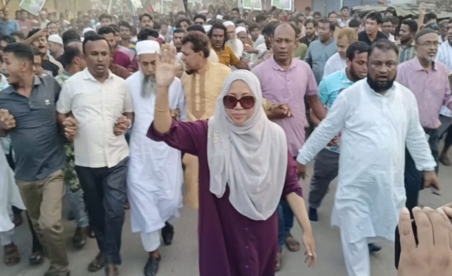কুমিল্লা-৯ আসনে বিএনপির মনোনয়ন বঞ্চিত সামিরা আজিম দোলার র‌্যালিতে জনতার ঢল