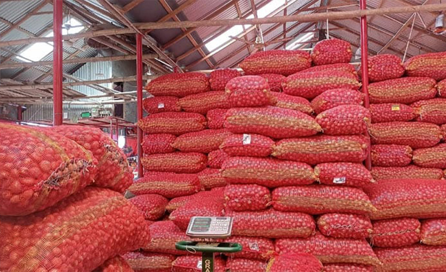 চাঁপাইনবাবগঞ্জে পেঁয়াজের অস্থির দামে দিশেহারা সাধারন ক্রেতা