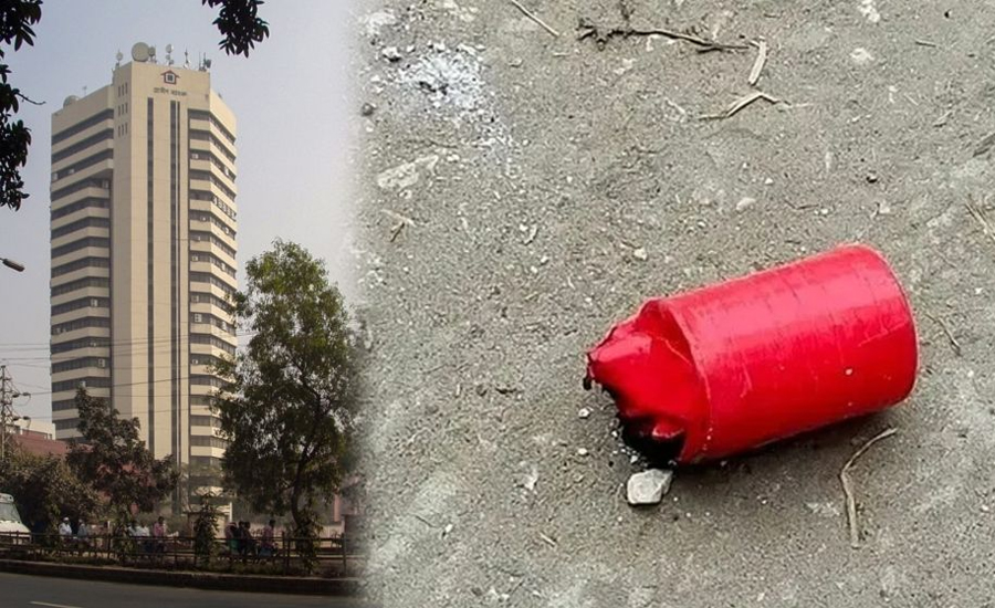 গ্রামীণ ব্যাংকের প্রধান কার্যালয়ের সামনের রাস্তায় ককটেল বিস্ফোরণ