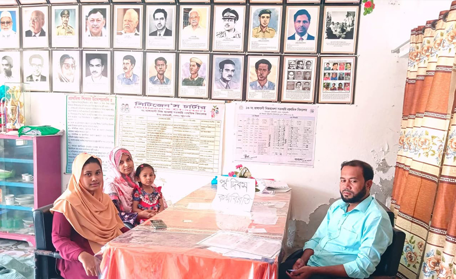 বেতন বৃদ্ধি ও পদোন্নতির দাবিতে কর্মবিরতিতে প্রাথমিক শিক্ষকরা