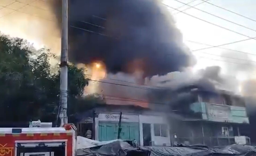 উখিয়া বাজারে জ্বলছে আগুন, নিয়ন্ত্রণের চেষ্টায় ফায়ার সার্ভিসের ৫ ইউনিট: নিহত ১