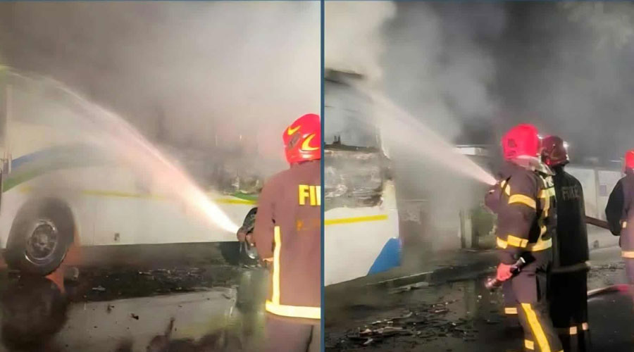 ড্যাফোডিল বিশ্ববিদ্যালয়ের ছাত্র পরিবহনের বাসে দুষ্কৃতিকারীদের অগ্নিসংযোগঃ সুষ্ঠু তদন্তের দাবি