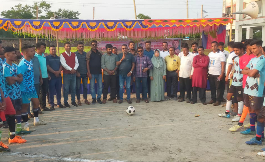 পাইকগাছায় কোকো স্মৃতি ফুটবল টুর্নামেন্টের উদ্বোধনী খেলায় রেনেসাঁ স্পোর্টিং ক্লাবের জয়