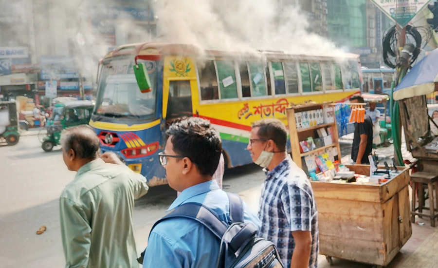 এবার মিরপুরে বাসে আগুন