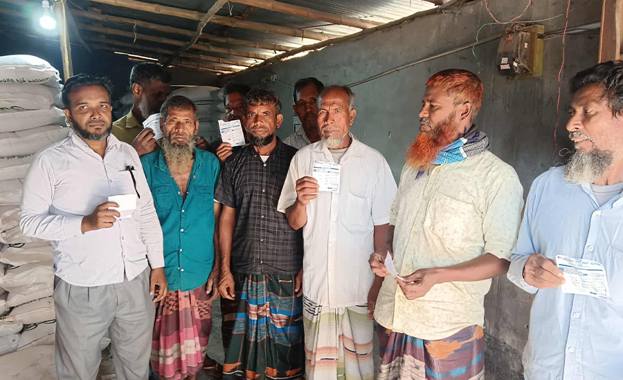 নলডাঙ্গায় কৃষি অফিসের স্বচ্ছ উদ্যোগে কৃষিতে স্বস্তি,  সঠিক দামে সার পেয়ে খুশি কৃষকরা