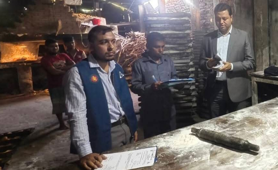 শেরপুরে ৩ বেকারি মালিককে ৭৫ হাজার টাকা জরিমানা 
