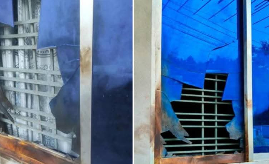 যশোরে গভীর রাতে ককটেল হামলা, আওয়ামী লীগের তিন কর্মীর বাড়িতে আতঙ্ক