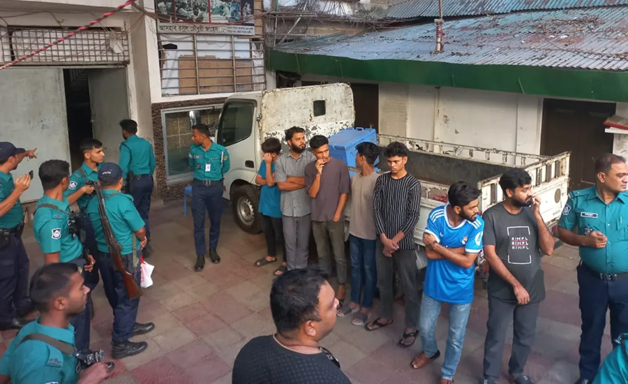 সাবেক মন্ত্রী নওফেলের বাসায় পুলিশের অভিযান, আটক ৭