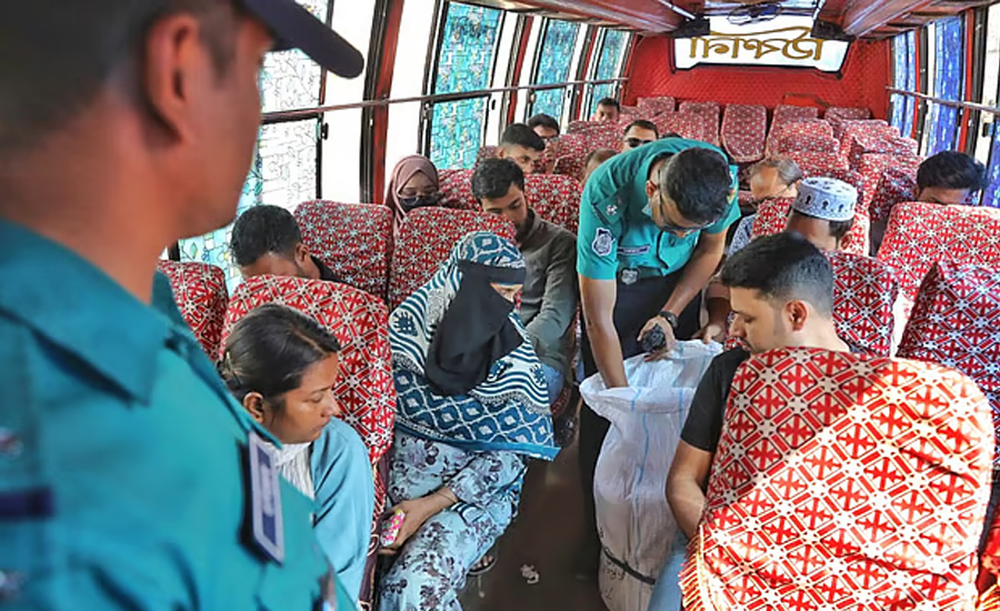 আ.লীগের ডাকা ‘লকডাউন’ কর্মসূচি: ঢাকার প্রবেশপথে চেকপোস্ট, যানবাহনে তল্লাশি